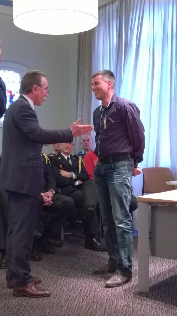 Trots op mijn onderscheiding voor 20 jaar brandweerdienst korps Schiermonnikoog lid in de orde van oranje-nassau