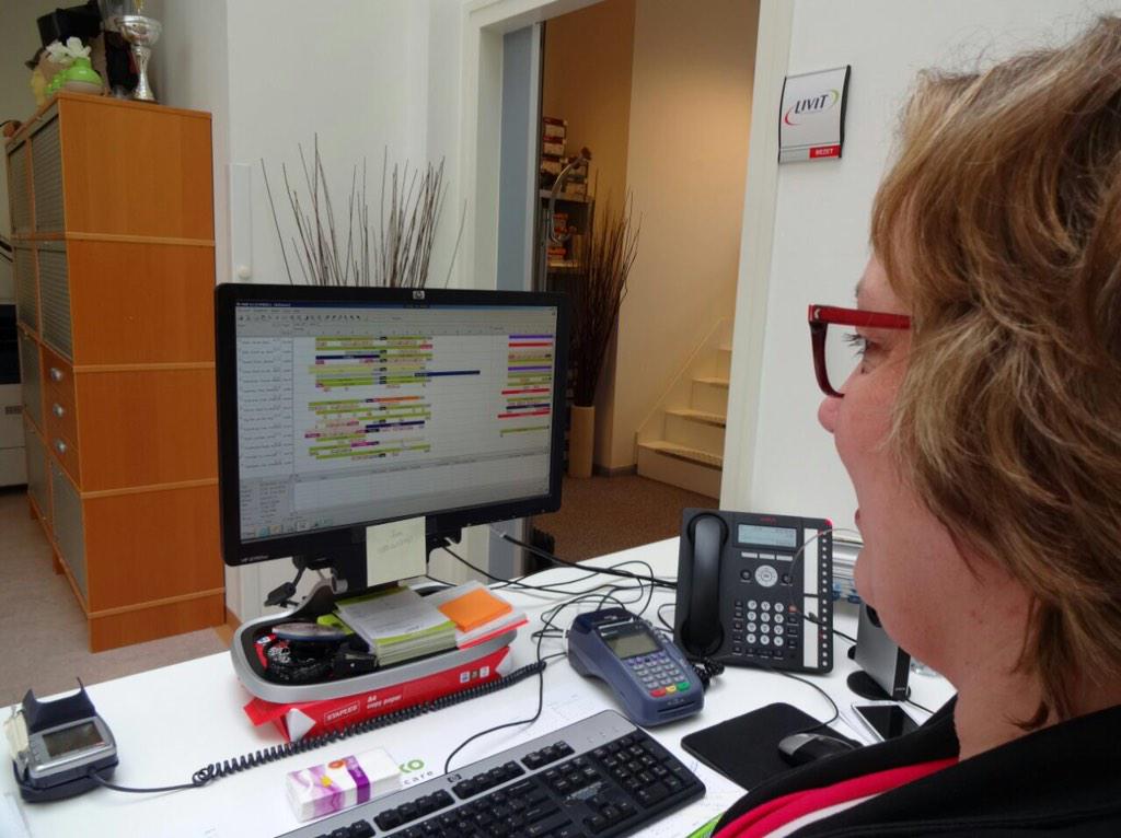 thuisinleiden's tweet photo. Ook Cindy heeft hard doorgewerkt vandaag, steeds even vriendelijk! Fijn deze ondersteuning van Livit http://t.co/RAnFFe5lQ8