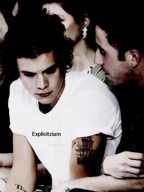 😏👅 someone get in my dms