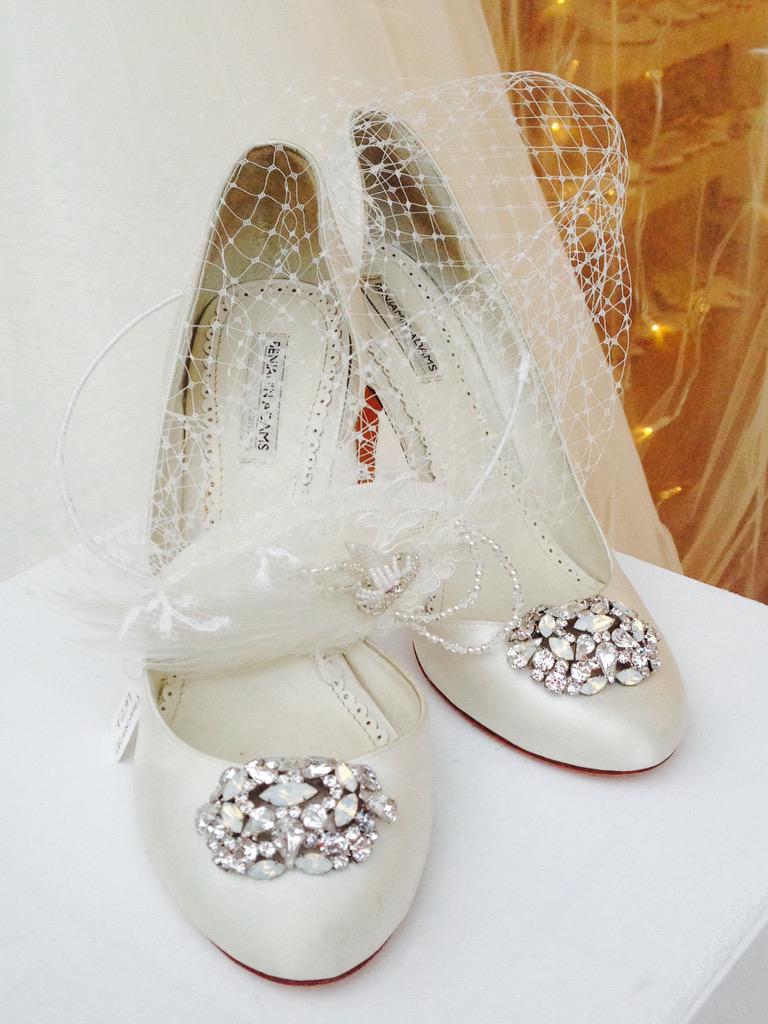 Tomorrow night 10% off accessories!6-9pm <a href="/RDbridal/">Richard Designs</a> @CParryBridal <a href="/BalbierBrides/">Charlotte Balbier</a> @pinkparadoxln <a href="/TillyMinxVint/">Annette Jones</a>