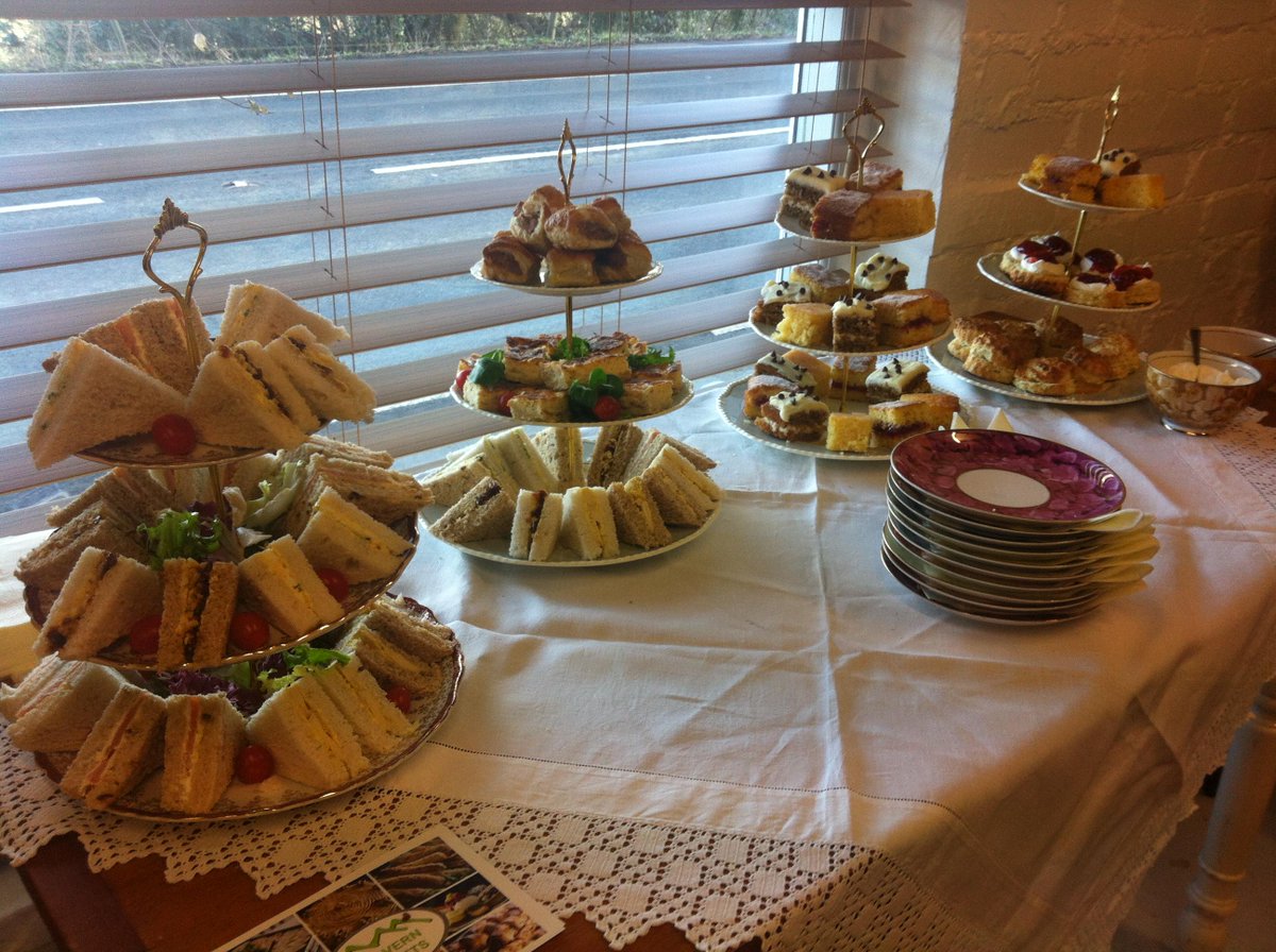 #MalvernHour Now providing Vintage Afternoon Teas at a venue of your choice Hire of vintage crockery also available