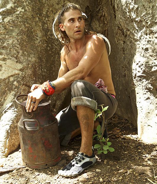 survivorcbs's tweet photo. We want 2 know who YOU think is the #alphadog of the #NoCollar tribe? Favorite for Joe, Retweet for Vince #Survivor http://t.co/Er7BYuuPox