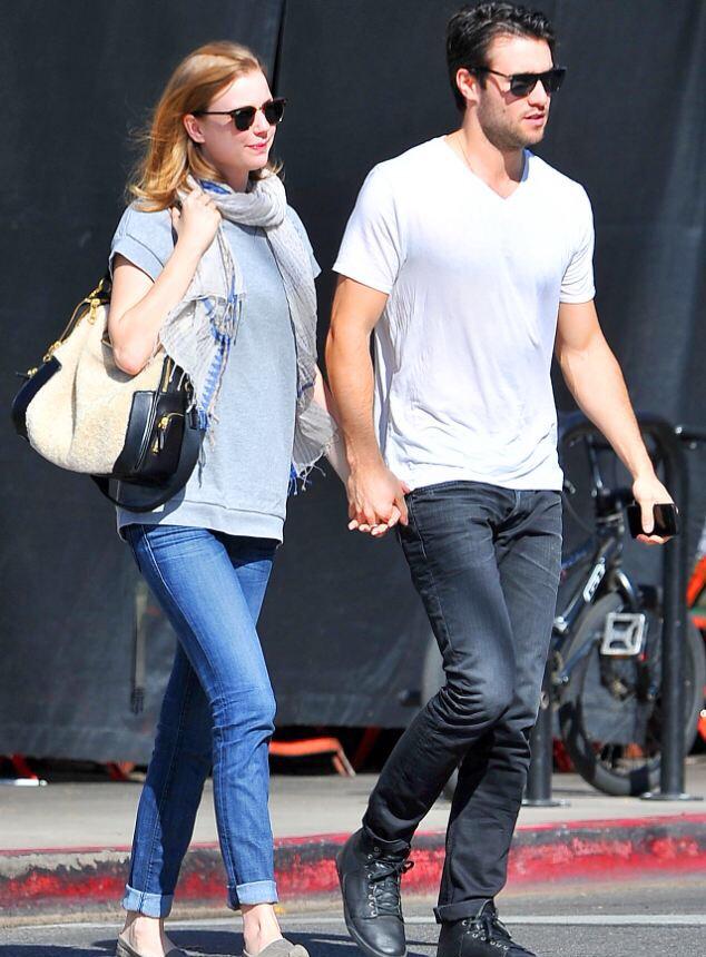 I wanna wish a happy 27th birthday 2 I hope he has fun with his girlfriend  