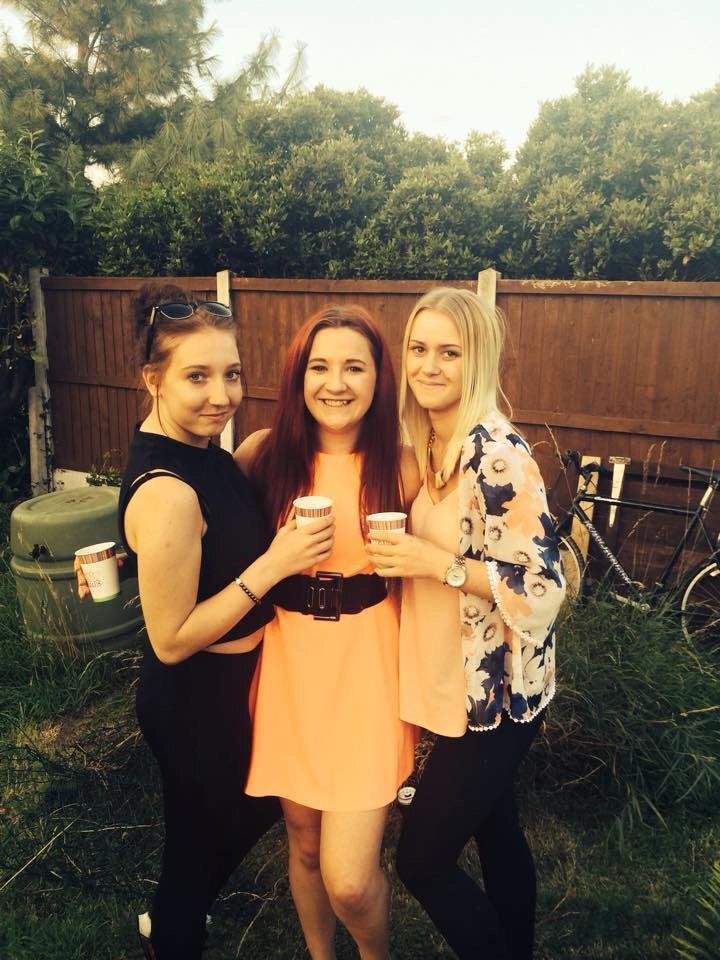 charwhitbread's tweet photo. Stupidly greatful for these two girls❤️ @BethanyWelch_xo @chardavis95 http://t.co/7rrnKMG7hY