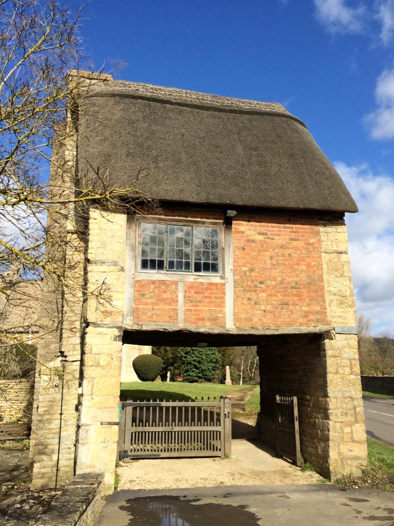 ConciergeMedic's tweet image. Ok, here we go @CotswoldsConcie @CotswoldKathryn #NotASquirrel #CotswoldsHour #Whereisthegooddoctor? Can anyone help?