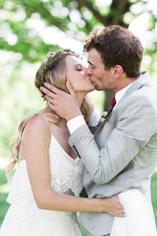 iloveswmag's tweet photo. We won't soon forget Emily + Josh's story or beautiful wedding in #SWV7 by @AmandaKPhotoArt!
http://t.co/hUF7VPmbsa http://t.co/xjj50wY2o8