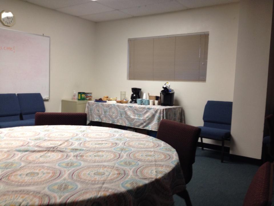 StellaBurkhalte's tweet image. Tonight food pantry guests @CovenantAustin get coffee and hospitality instead of waiting in the hall.