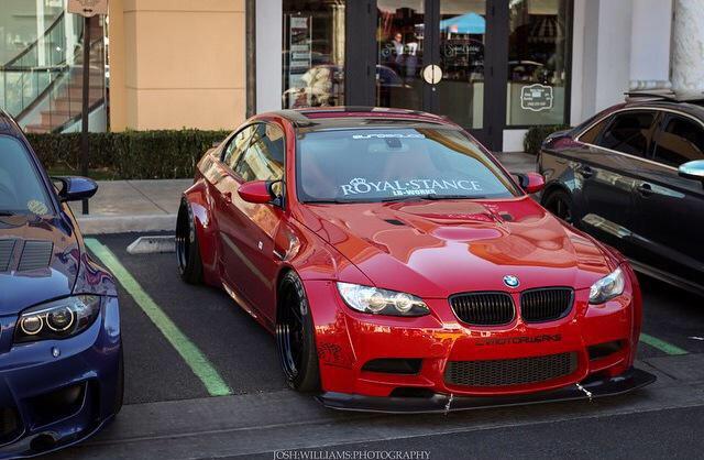 BMW rojo metalizado.  😈