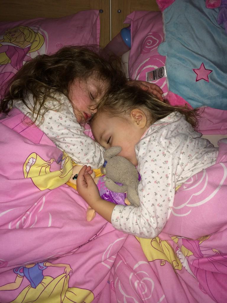 CherylTab's tweet photo. My little angels #twins #sisterlylove #SweetDreams http://t.co/LPPihHc31r