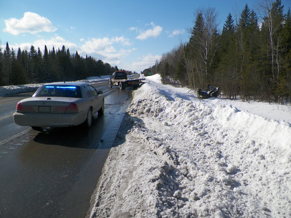 newscentermaine's tweet photo. Same puddle, 2 crashes:
“@MEStatePolice: Back to Back Crashes - I-95 SB in Ludlow. http://t.co/VXuAC478MV #MSP_F http://t.co/UDIYjtpxAQ”