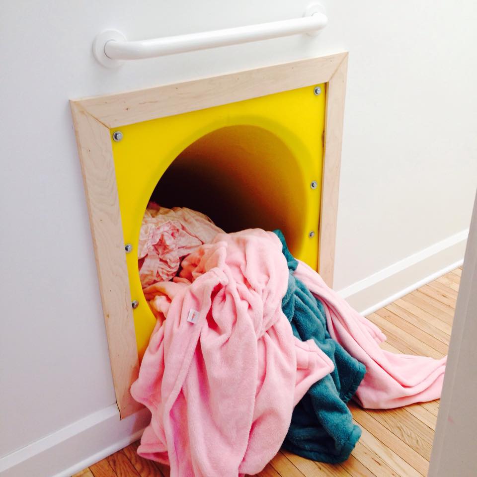 #indoorslide in #BroadRipple 1920s bungalow:
brusfo.blogspot.com/2015/03/the-sl… …
WeeeeeeEEEEE' #FUN or best laundry shoot ever!