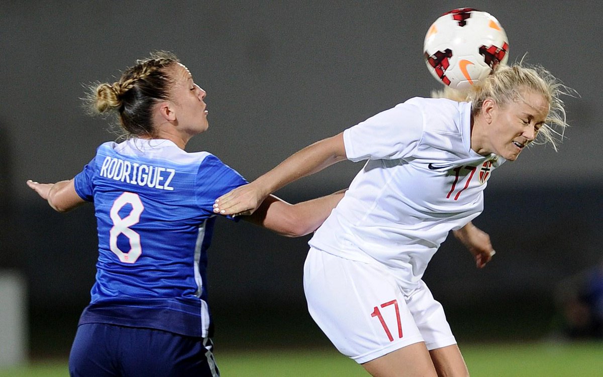 FOXSoccer's tweet photo. Lloyd​ double leads #USWNT to comeback victory over Norway in Algarve Cup opener. http://t.co/8BHB4rYcf1 http://t.co/XzLbRMQQ7F