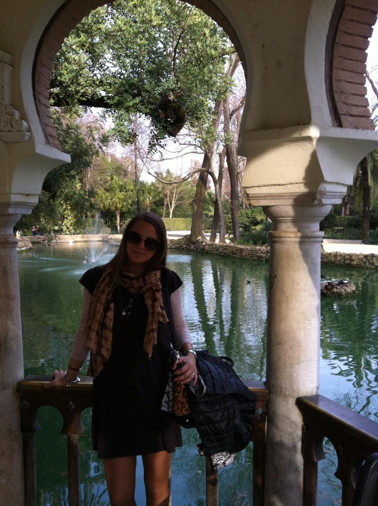 _lauraluque's tweet photo. Mañanas de niebla... Tardes de paseo #ymenudopaseo #parquedemarialuisa #sevillaLove 🍃 http://t.co/phZGBFdiK6