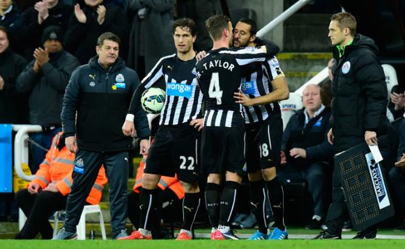 Footballtweet's tweet photo. One for every football fan to favourite. Jonás Gutiérrez 1-0 Cancer. #NUFC http://t.co/L7cAzZD7xX