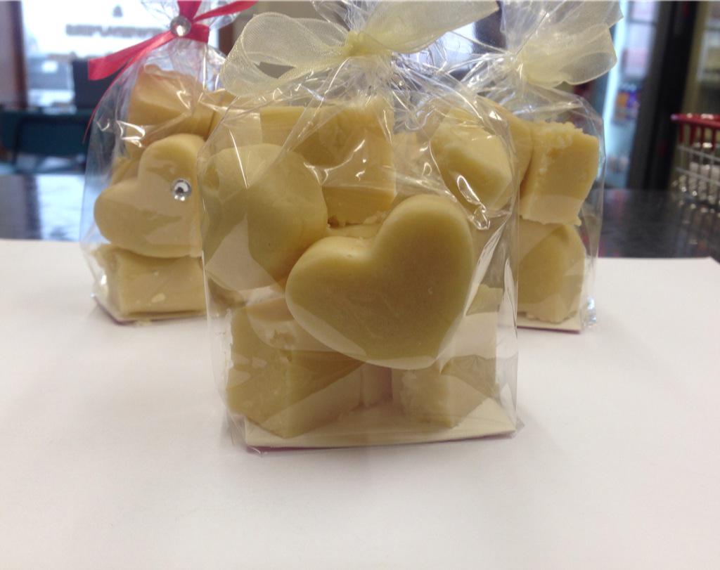 candyqueensms's tweet photo. Another homemade tablet orders for collected and sent to England on Monday 👑💗 love it. http://t.co/NMn9286pW0