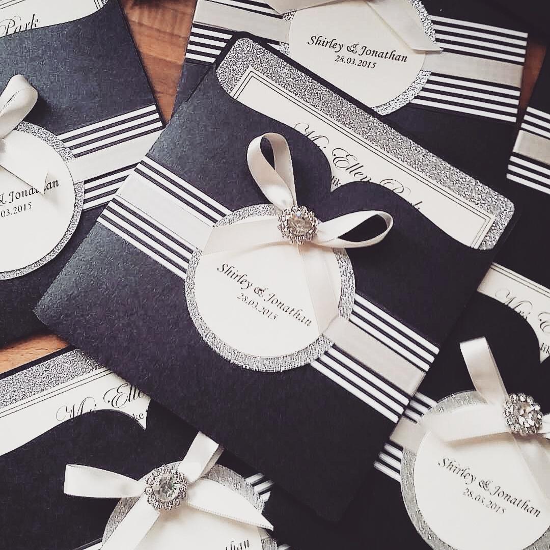 PaperRoseLou's tweet photo. little bit of #glitz and #glam 😄 bespoke #blackandwhite wallet #invitations
#paperrose #handmade #ni http://t.co/qHMBVtwz8H
