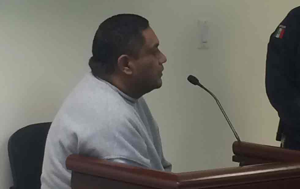 diariodejuarez's tweet photo. Dan prisión vitalicia a #ElPapacho por homicidio de universitario y hermano.
http://t.co/80Evz8nQKW http://t.co/TSnHuEr3oA