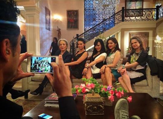 nailea_norvind's tweet photo. Los paparazzis 😂🎥👌 @LiviaBritoP @JoseRon3  @mimimorales @MaribelGuardia @mike_biagio http://t.co/h9YDvTYoIM