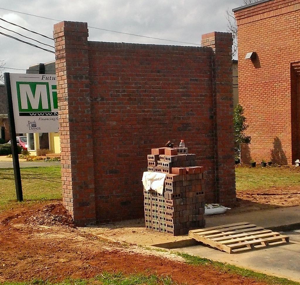swganetwork's tweet photo. Building the brick foundation for the sign of the new #Microf Financial Services office on Gillionville Road. http://t.co/cJOqy9CSFv