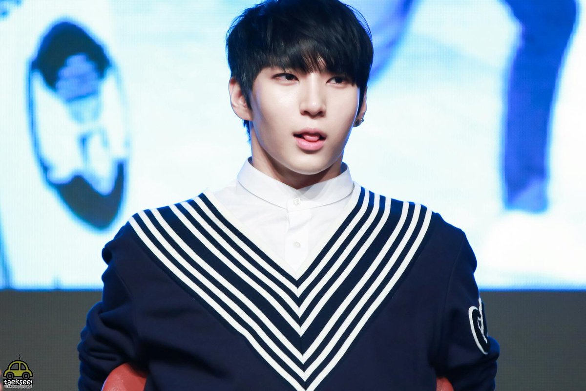 _TAEKsee's tweet photo. [업로드] 150227 용산팬싸인회 :: #LEO #레오 #택운
택운아, 너의 꿈을 응원해!_!
#VIXX #빅스 #이별공식 #차가운밤에
>>http://t.co/IsJuXcMBC2 http://t.co/xtyRmOxCHq