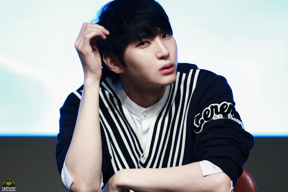 _TAEKsee's tweet photo. [업로드] 150227 용산팬싸인회 :: #LEO #레오 #택운
택운아, 너의 꿈을 응원해!_!
#VIXX #빅스 #이별공식 #차가운밤에
>>http://t.co/IsJuXcMBC2 http://t.co/xtyRmOxCHq