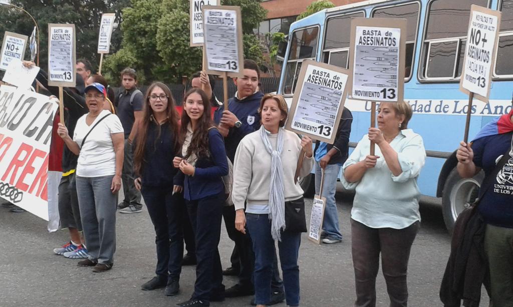 AnaLabrador1's tweet photo. #MeridaNoSeRinde sale a la #Calle para exigir #RespetoALaVida en Colg Arzobispo Silva @ventevzlamerida @meridalider http://t.co/ZNPBZhNtnF