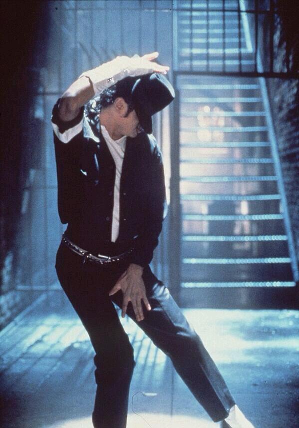 210lauramary's tweet photo. #Michael knows how to read a girls body language... can we read #Michael's UNIQUE body language#MJfam http://t.co/ywGslhaiit