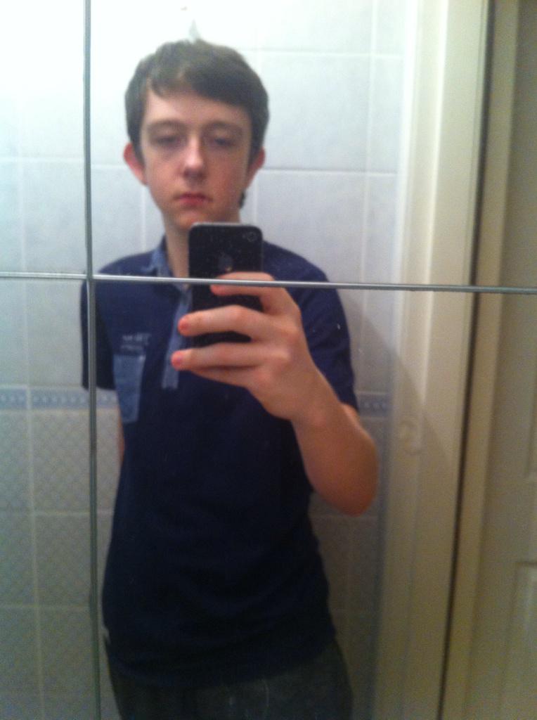 784fghghf5's tweet photo. Me in real life.. http://t.co/WQvLN73CEq