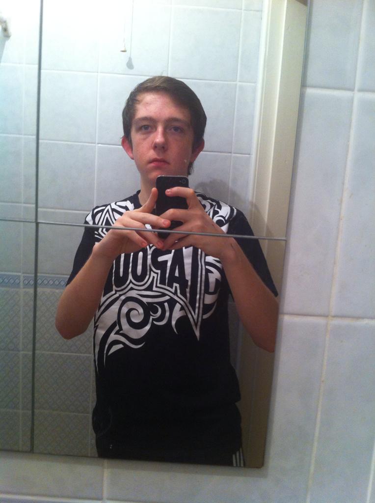 784fghghf5's tweet photo. Me in real life.. http://t.co/WQvLN73CEq