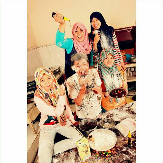 atusutha's tweet photo. Years book smada la 2k14 {} http://t.co/YP4ni9gX18