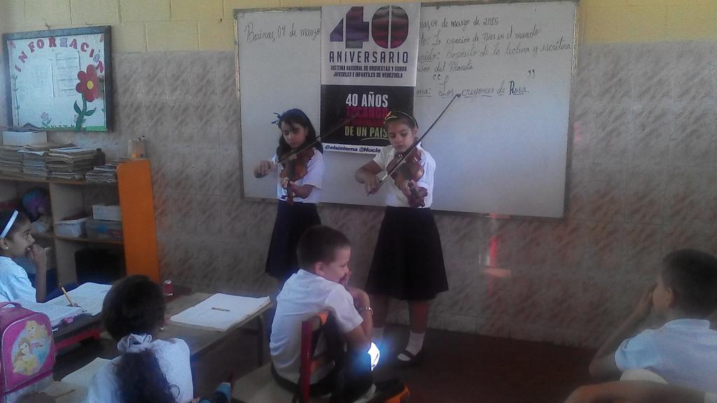 Concierto a 4to A y B 3ero A y B <a href="/ProgramaSBbnas/">Programa SB Barinas</a> #ElSistemaCumple40