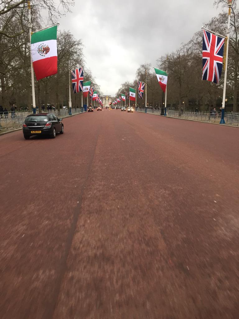 A24SohoFire's tweet photo. The Mall all ready for the Mexican State Visit http://t.co/6Weq9dlzUG