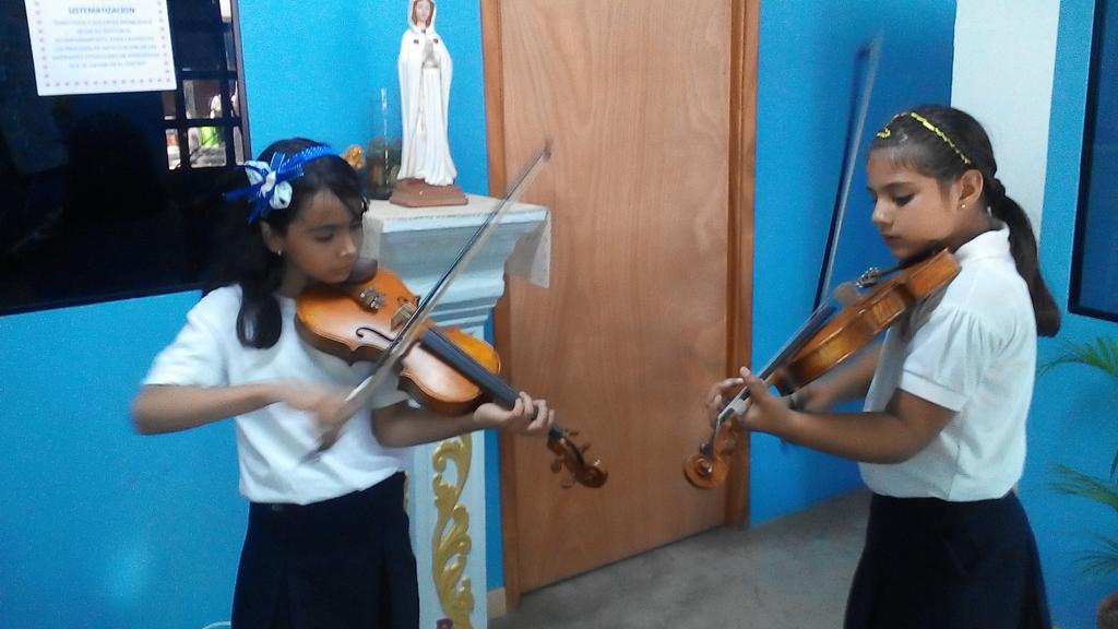 Concierto a la coordinación de  primaria y la  secretaria de dirección fe y alegría T. A <a href="/ProgramaSBbnas/">Programa SB Barinas</a>