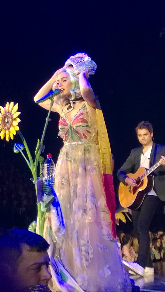 The Prismatic World Tour (II) » ''2014 Top Female Tour'' - Tokyo, JAP | +154M$ - Página 41 B_SirP1UsAE9IE8