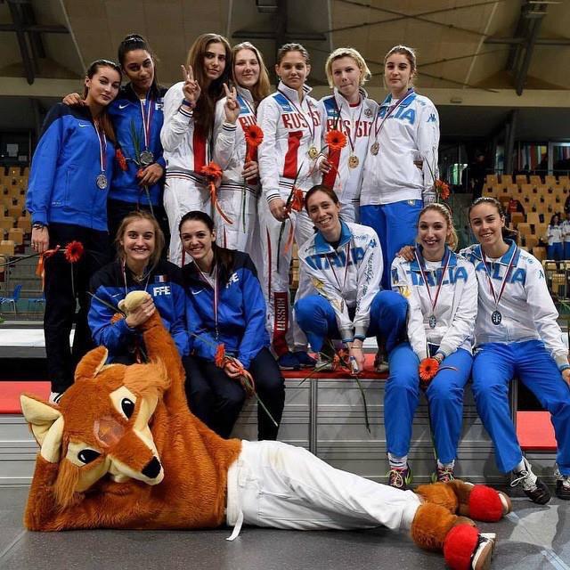 eurofencing's tweet photo. #Maribor2015 Junior Champions Team! @MagyarVivas @DFBfechten @Federscherma @ESCRIMEFFE #FencingFox @augustobizzi http://t.co/w9C11B4HCw