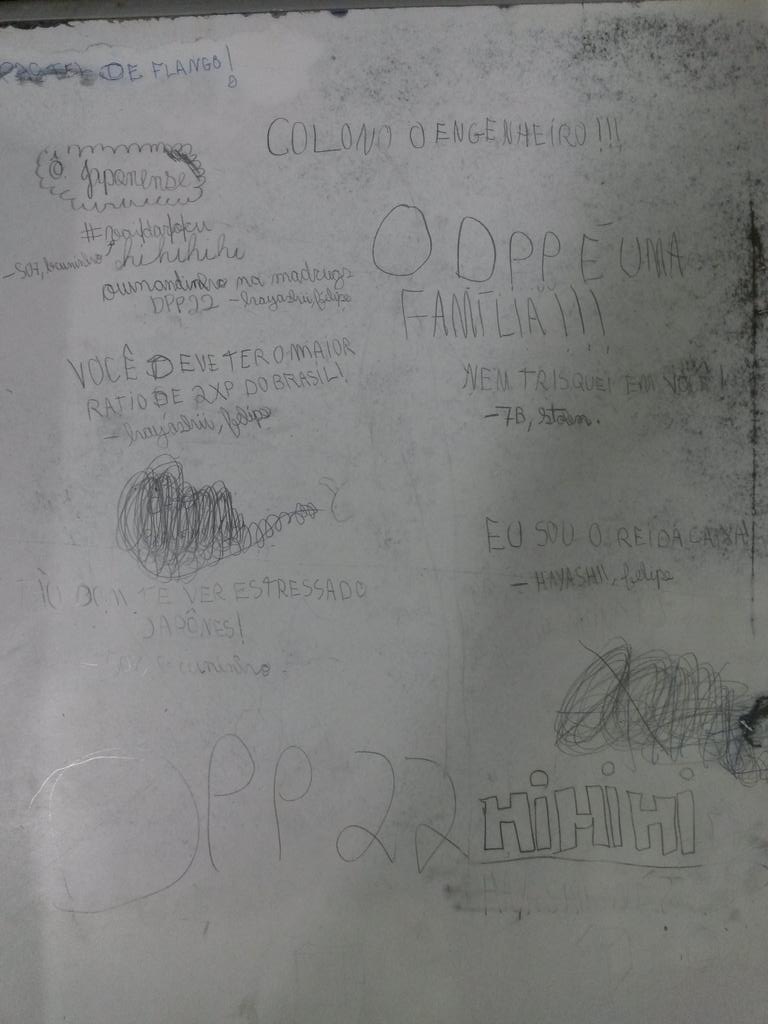 tomasazevedo22's tweet photo. @DesceProPlay22 @HayashiXPG @BruninhoSO7 @uJeFFF @StolenAlivehell Olha a minha messa na escola!!! #Dpp22 http://t.co/TrH9VsF6xF