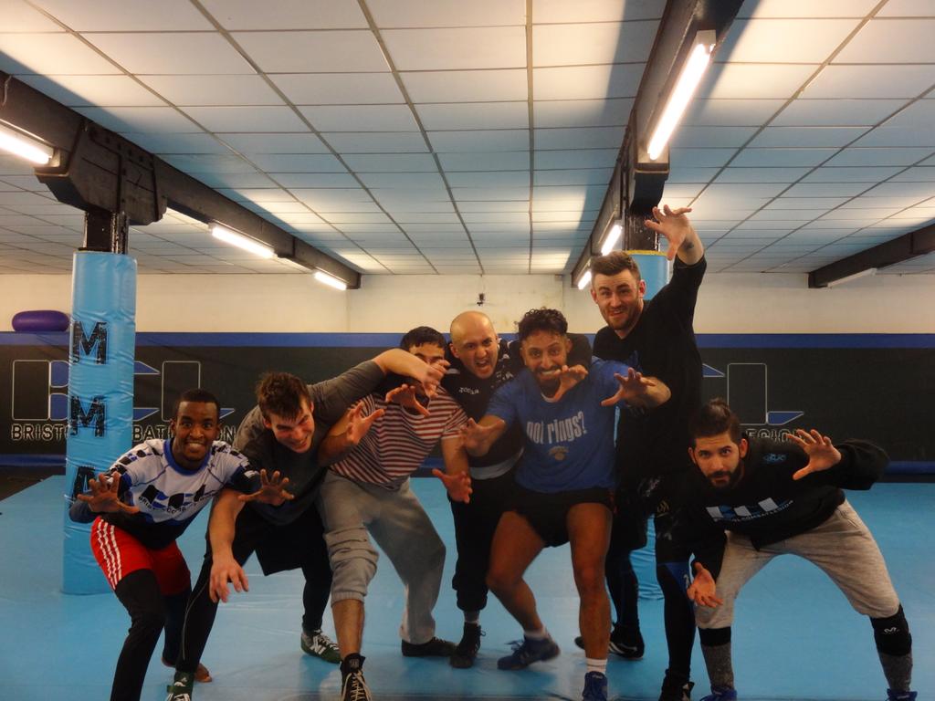 Trou13le_'s tweet photo. What an awesome #Wrestling session thanks coach @Teamesmaeli #ScienceOfMovement #ArtOfMovement #TeamCook http://t.co/htgRctHQAd