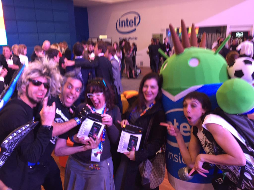 evelinmoreno's tweet photo. #MWW2015 #MWC15 @MWC_Barcelona #MWCSelfie #IntelAndroid #IntelParty #intel http://t.co/1q9D41LZz6