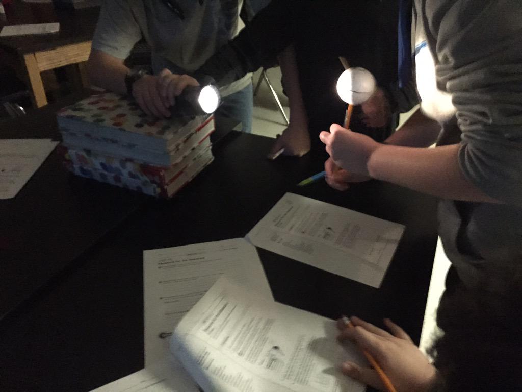 MasonZabrina2's tweet photo. Students analyzing why Earth has seasons. #HBMSHawks #HBMSstem http://t.co/bQD9iRj8Nu