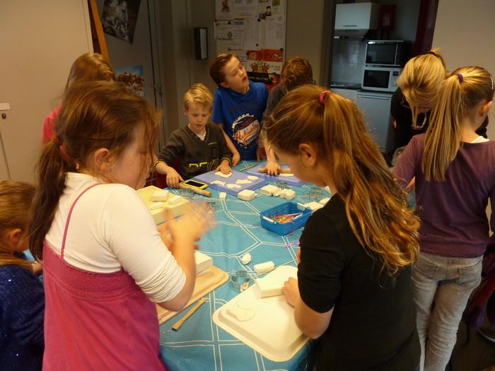 KinderKnutselKaFee #Moerstraten in het teken van Pasen. zie voor foto's van Angelique Schepers hetdorpmoerstraten.nl