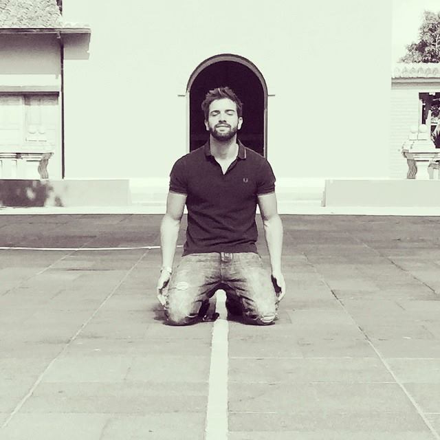 Mgc_19's tweet photo. "@pabloalboran: En La Mitad Del Mundo. 
#Quito http://t.co/rQ9bOsswaZ"