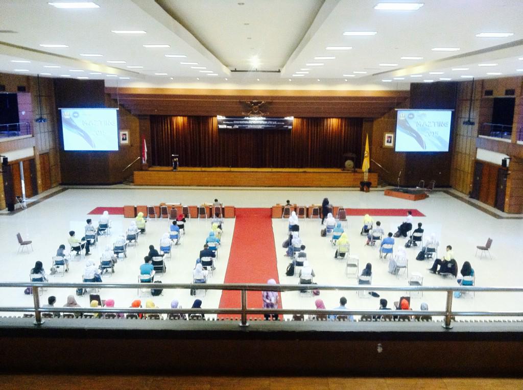 Mazting_2015's tweet photo. @himakud3feb: NOW ! @Mazting_2015 Olimpiade Akuntansi Tingkat SMA/SMK se-Jawa Barat at Graha Sanusi Hardjadinata. http://t.co/huEpW8PhEX
