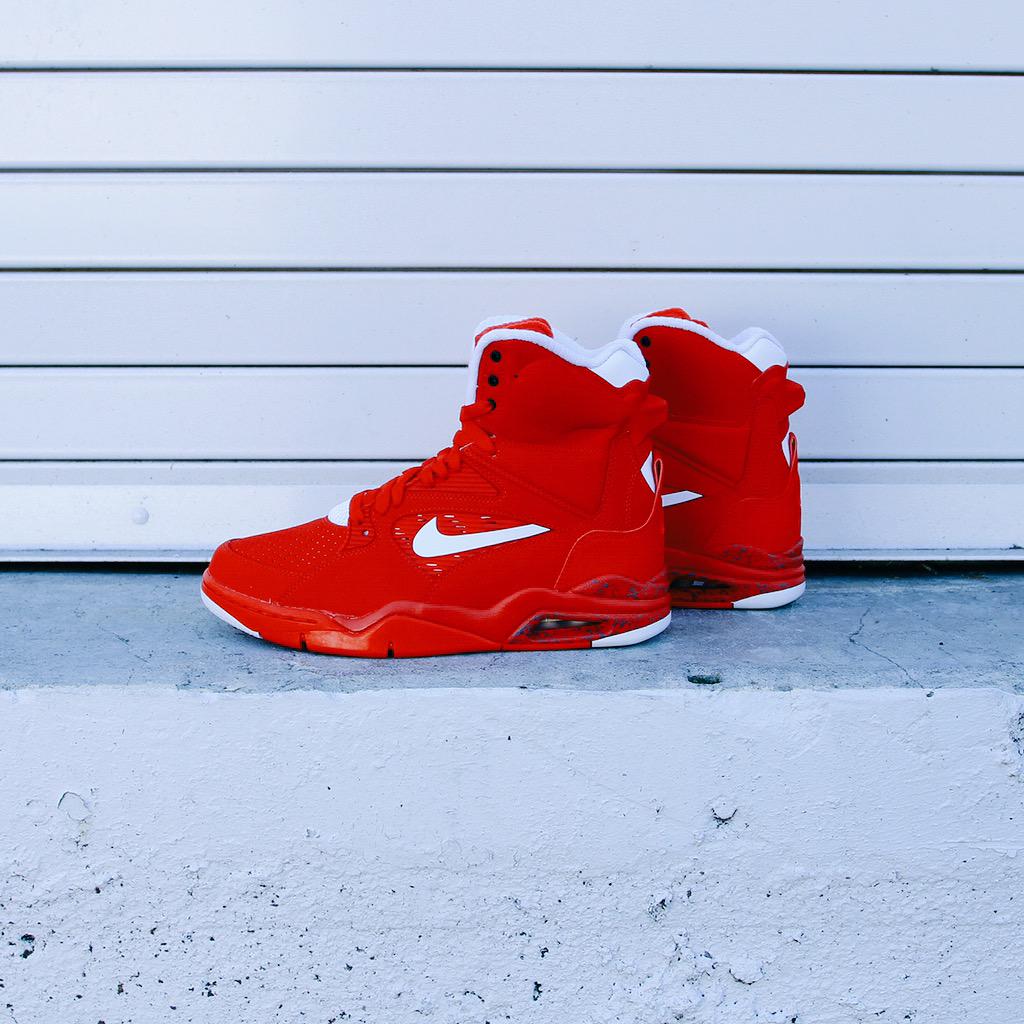 nike air command force university red