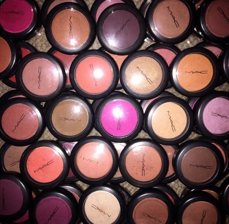 MACcosmetics's tweet image. Blushes on blushes on blushes. Photo via @MAC_James_M