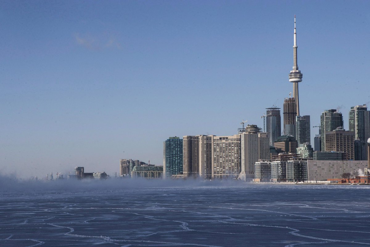 The average price of a detached home in Toronto within the 416 area code has now surpassed $1M cbc.ca/news/canada/to…