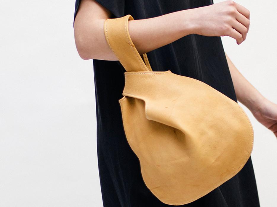 CNTraveler's tweet photo. This @elizsuzann travel bag is the perfect accessory for a day of sightseeing http://t.co/RuqcwPdmAK http://t.co/x16jGz0K8E