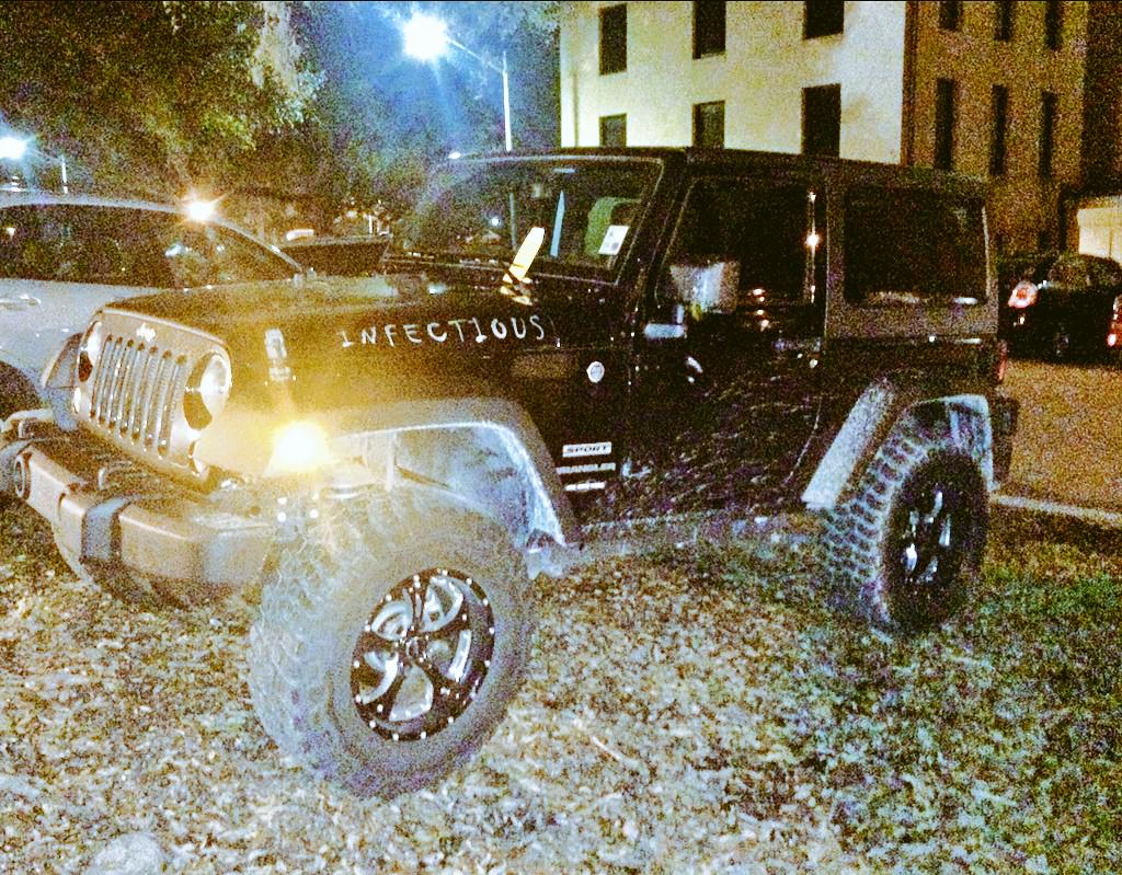 DSOfficer405's tweet photo. @LSUBasketball no respect for #JeefLife #parking #drivingaward #TheLP parking http://t.co/6vqUJUoe9B