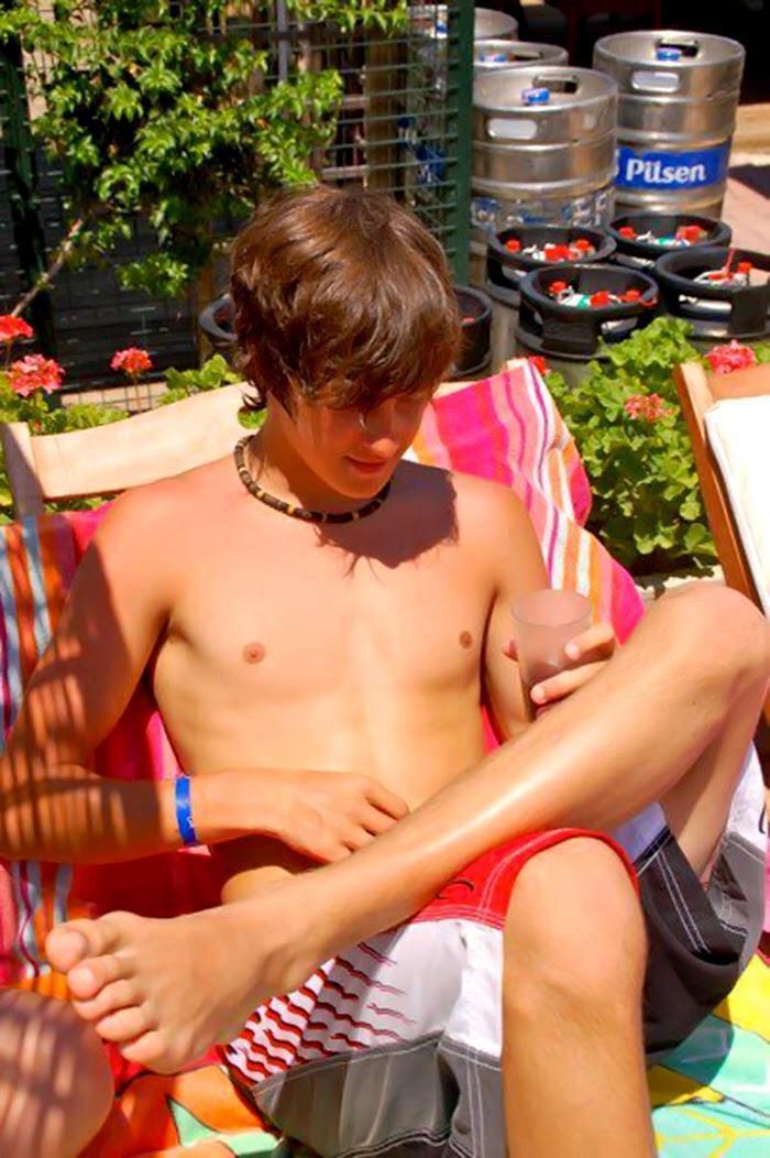 lovesboys4's tweet photo. Sexy boy http://t.co/zsRwizEEbE