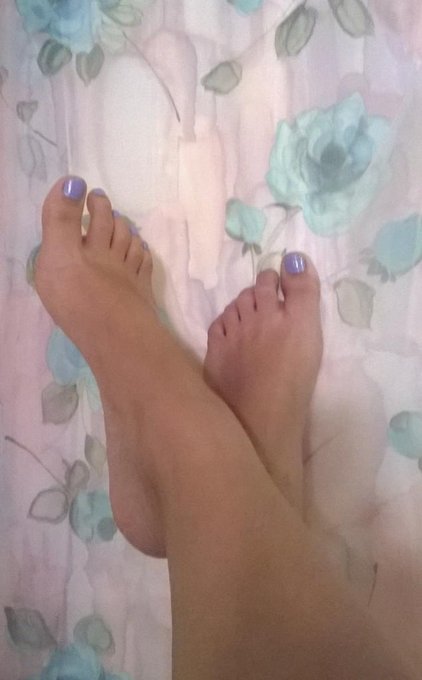 💜 Loving this pretty purple nail polish on my #cutetoes. #footfetish #pedicure http://t.co/sTEBKHSuO<a href="/tag/footfetish"class="tags"><span>#footfetish</span></a><a href="/tag/pedicure"class="tags"><span>#pedicure</span></a><a href="/tag/cutetoes"class="tags"><span>#cutetoes</span></a>