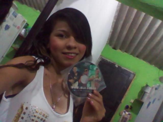BeyrisP's tweet photo. @EL_JULEE aquí con el Cd de Julee regalado  en Río Viejo Bolívar #Quilla presente.. besos y éxitos Julee #4D'Febrero http://t.co/8fk7dmKpj7